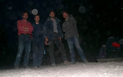 ... Und wieder lassen wir am Ende der Welt die Rucks�cke in den Staub fallen...